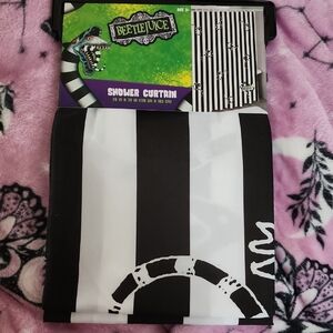 NWT WARNER BROS. BETTLEJUICE SHOWER CURTAIN 💚🖤🤍